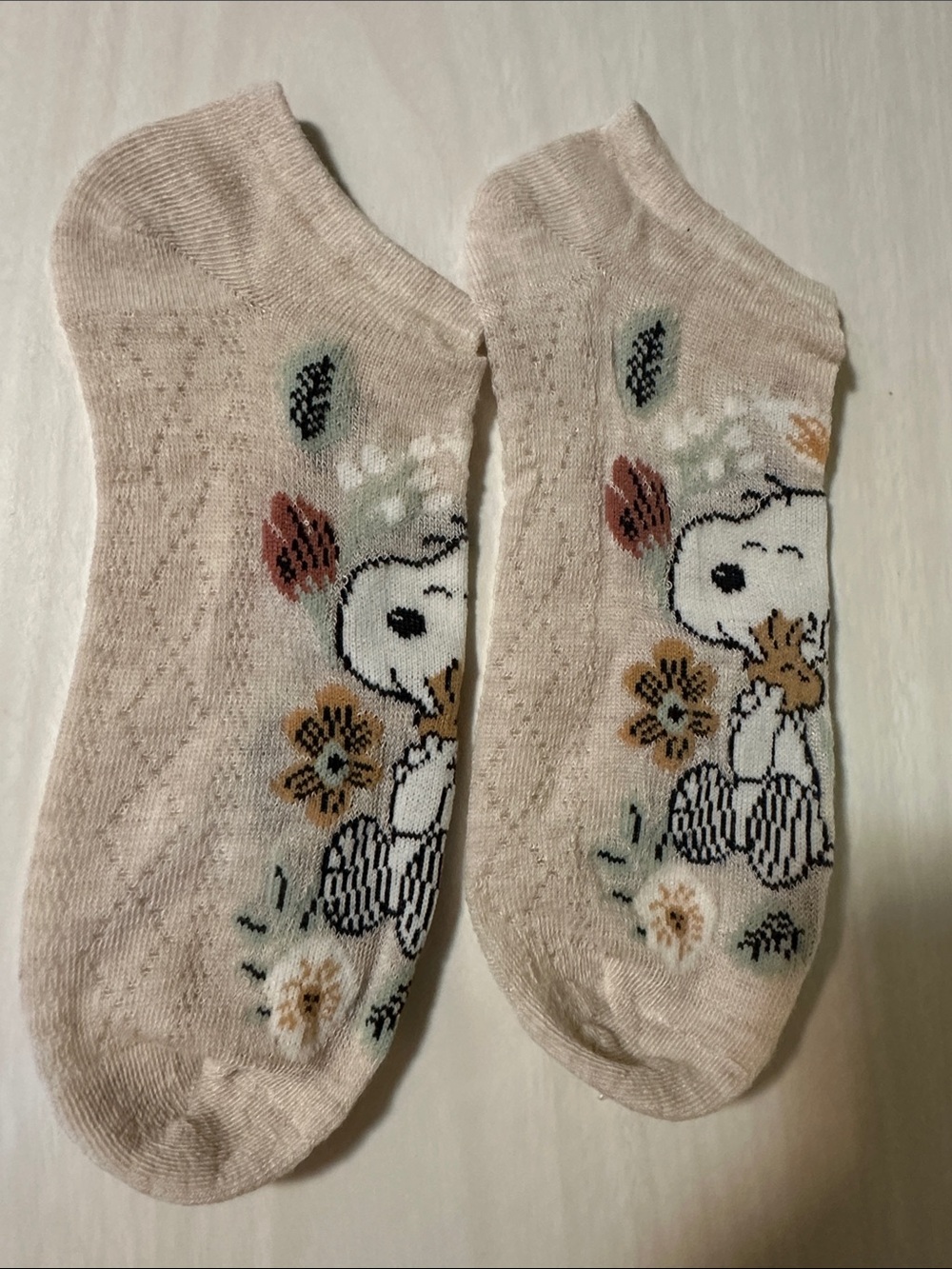 Peanuts Beige Snoopy Floral Ankle Socks